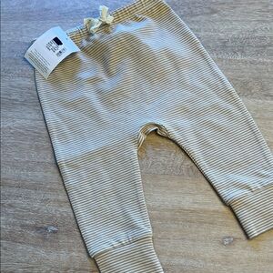 Quincy Mae 12-18 month NWT striped joggers